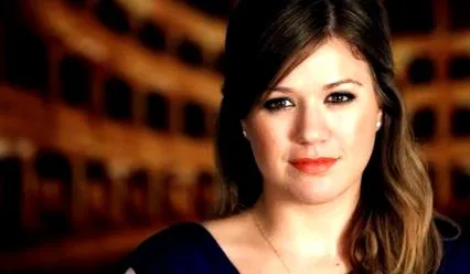 kelly bucură