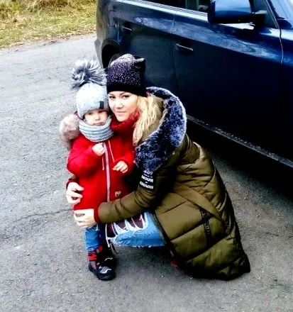 este