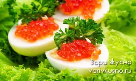 Top 10 módon táplálkoznak vörös kaviárral egy ünnepi asztalon