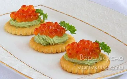 Top 10 módon táplálkoznak vörös kaviárral egy ünnepi asztalon