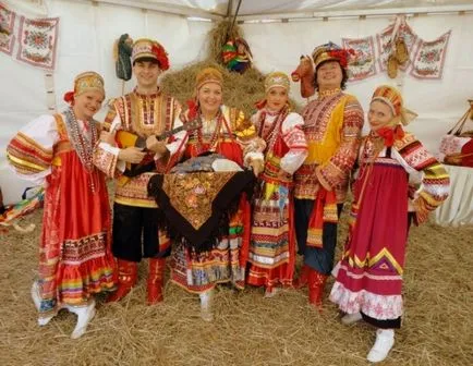 13 Hagyományok orosz esküvő, női portál comode (nászéjszakán) 13 Hagyományok orosz esküvő, női portál comode