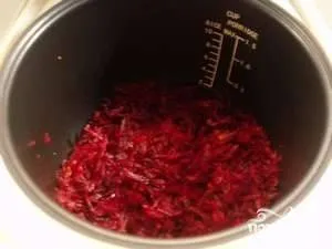 Borscs a multivarka - lépésről lépésre recept fotó (dörzsölje egy durva reszelő Add) Borscs a multivarka - lépésről lépésre recept fotók