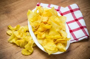 Chips az otthoni egyszerű receptek képekkel és videó (otthon) Chips az otthoni egyszerű receptek képekkel és videó