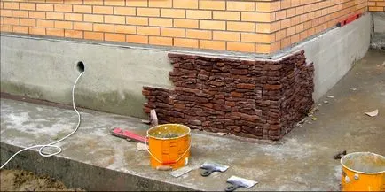 A lábazat egy családi ház a fotó és videó, hogyan lehet a saját kezét befejezni a design (a) A lábazat egy családi ház a fotó és videó, hogyan lehet a saját kezét befejezni ezt kialakítás