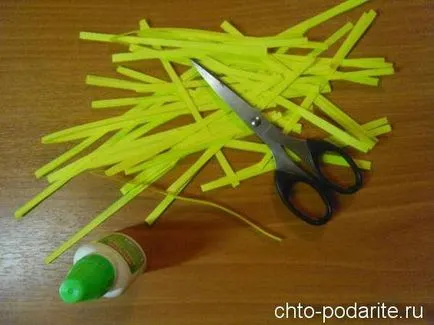 Csirke papírszeletkéket Quilling technika saját kezűleg (varázsló lépésről lépésre osztály) Csirke papírszeletkéket Quilling technika a saját kezében