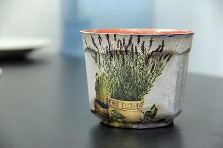 Decoupage virágcserepek kezük Master Class fényképpel (decoupage virágcserepek) Decoupage virágcserepek kezük mesterkurzust fotókkal