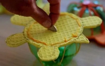 A gyerekek kézműves kezük improvizált otthon