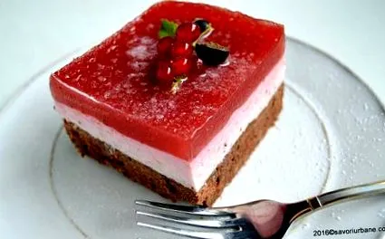 sajttorta eperrel