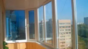 Melyik doboz jobb, hogy az erkélyen műanyag vagy alumínium