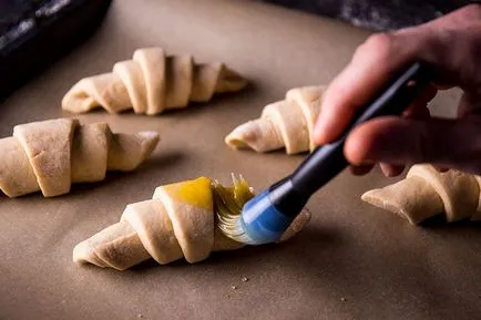 Hogyan kell sütni, ropogós francia croissant otthon recept ötletek (croissant) Hogyan kell sütni, ropogós francia croissant otthon recept ötletek