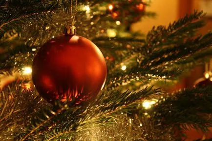 Hogyan kecsesen díszíteni a karácsonyfát