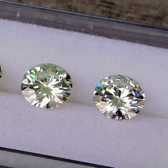 Hogyan lehet megkülönböztetni gyémánt egyéb kövek különbözik vágott gyémánt moissanite, fionita és (különböző) Hogyan lehet megkülönböztetni gyémánt egyéb kövek különbözik vágott gyémánt moissanite és fionita