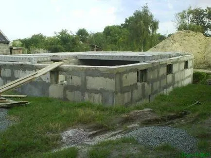 Hogyan építsünk egy földszinti ház - típusú sapkák, mire van szükség, szakaszaiban az építési (build) Hogyan építsünk egy földszinti ház - típusú sapkák, mire van szükség, szakaszaiban az építési