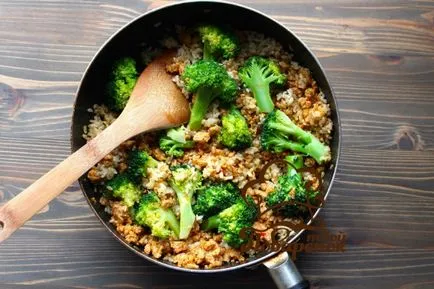 Hogyan tegye ki a brokkolit egy serpenyőben, válogatott receptek