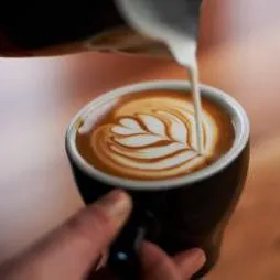 Hogyan kell felhívni a latte art képzés, sablonok