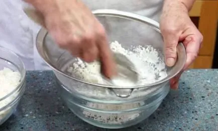 Hogyan lehet lusta pirog származó tvoroga- 5 finom receptek lépésről lépésre fotókkal