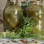 Hogyan savanyú uborka hideg télen a bankok