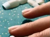 Hogyan lehet eltávolítani a hamis köröm eltávolítása nakladynh otthon (release) Hogyan lehet eltávolítani a műkörmök eltávolítása nakladynh körmök otthon