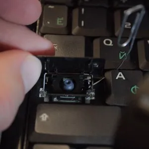 Hogyan lehet eltávolítani a billentyűzet a laptop - jobb, saját kezűleg, a kulcs (billentyűzet) Hogyan lehet eltávolítani a billentyűzet a laptop - jobb, saját kezűleg, a legfontosabb