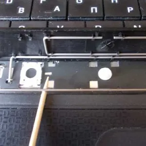 Hogyan lehet eltávolítani a billentyűzet a laptop - jobb, saját kezűleg, a kulcs (eltávolítás) Hogyan lehet eltávolítani a billentyűzet a laptop - jobb, saját kezűleg, a legfontosabb