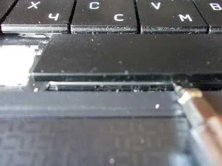 Eltávolítása és visszahelyezése a kulcsot, és tiszta a laptop billentyűzet
