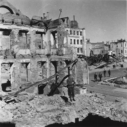 Mivel a Szovjetunió csökkent a háború után (USSR) Mivel a Szovjetunió után csökkent a háború