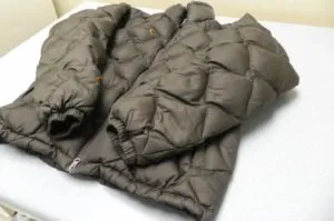 Hogyan lehet megjeleníteni foltok le kabátok, mint eltávolítani ragyog az ujjak és a válások, fotók és videók (foltok) Hogyan lehet megjeleníteni foltok le kabátok, mint eltávolítani ragyog az ujjak és a válások, fotó és videó