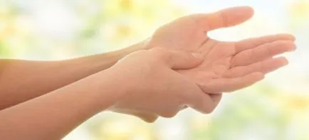 Hogyan, hogy húzza ki a szálkát a kezén, a köröm alatt, hogyan lehet egy mély szakadár hogyan húzza tövis nélkül (mély) Hogyan, hogy húzza ki a szálkát a kezén, a köröm alatt, hogyan lehet egy mély szakadár hogyan húzza a szálkát nélkül