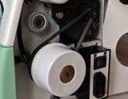 Hogyan kell kitölteni a serger, tankolás és trehnitochnogo chetyrehnitochnogo overlock