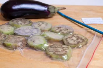 Hogyan befagyasztására padlizsán - egy recept lépésről lépésre fotók