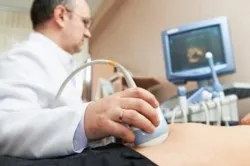 Cyst tesztikuláris oka a férfi, a tünetek, a kezelés