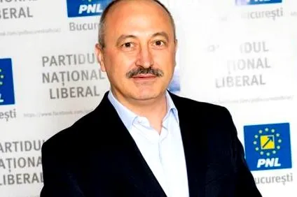 црвениот плаќа