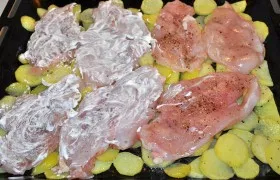 Csirke filé gomba és burgonya a sütőben (csirkemell) Csirkemell gombával és burgonyával a sütőben