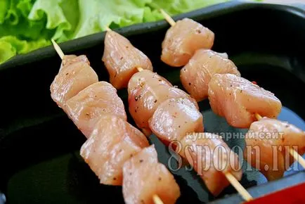 Csirke kebab a nyársakat a sütőben recept egy fotó