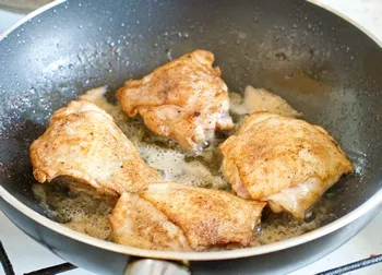 Csirke pörkölt gránátalma leve, mint egy szakács - egy bevált recept lépésről lépésre képekkel a finom