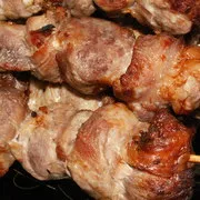 A legjobb receptek, hogyan lehet savanyú a shish kebab nyársat sertés, csirke, hal, pulyka
