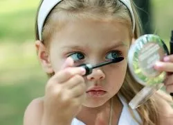 Fény make-up, ami szükséges minden nap, és hogyan kell alkalmazni