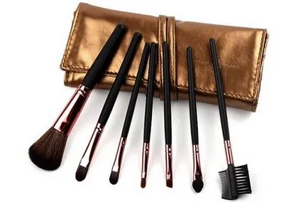 Fény make-up, ami szükséges minden nap, és hogyan kell alkalmazni
