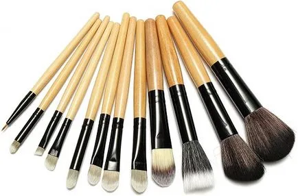 Fény make-up, ami szükséges minden nap, és hogyan kell alkalmazni