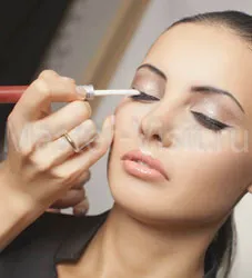 Make-up Moszkva otthon és a szalon, versenyképes áron a legjobb sminkesek