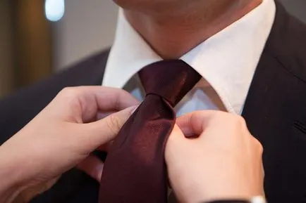 Megtudtuk, egy egyszerű módja annak nyakkendőt kötni (döntetlen) Megtudtuk, egy egyszerű módja annak nyakkendőt kötni