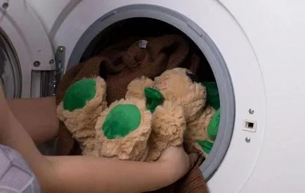 Arról, hogy hogyan kell mosni kitömött játékokat a mosógép ajánlások