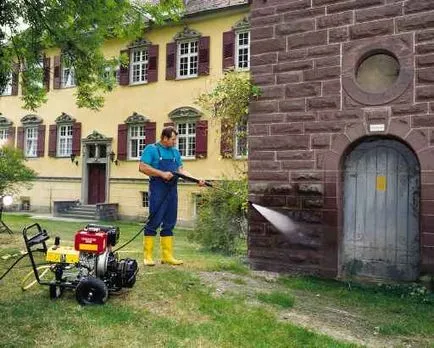 Ablakok mosásához és épületek homlokzatai video utasításokat takarítás a kéz, különösen magaslati mosás (a) Ablakok mosásához és épületek homlokzatai video utasításokat takarítás a kezét, főleg sokemeletes tisztító