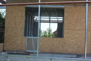 Különbségek készház a frame-panel