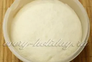 Pizza kolbász, paradicsom, sajt recept fotó (paradicsom) Pizza kolbász, paradicsom, sajt recept egy fotó