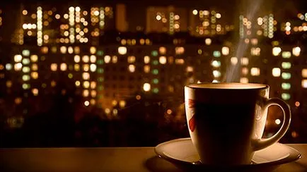 Felfüggesztett kávé vagy ingyen kávé (kávé lánc „Caffeine”) Felfüggesztett kávé vagy tea ingyen