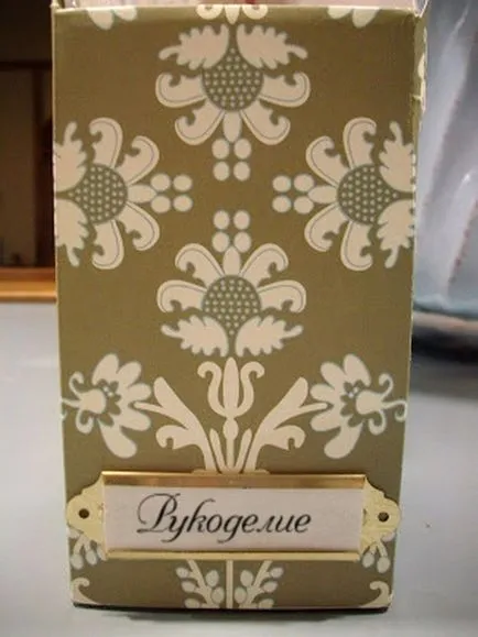 Állvány papírok saját kezűleg