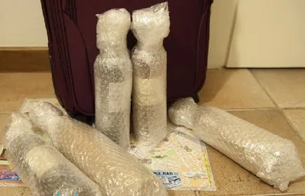 Szesz repülőgép poggyász és kézipoggyász a határ túloldalán (kocsi) Szesz repülőgép poggyász és kézipoggyász a határ túloldalán