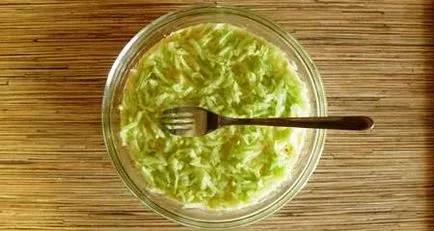 Saláta aszalt szilva, csirke és gomba - recept fotókkal