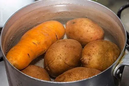 Saláta füstölt emlő és a gomba puff és a hagyományos (gomba) Saláta füstölt emlő- és gombával puff közönséges